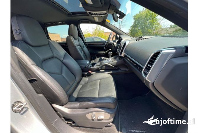 Makina me qera Porsche Cayenne per 85 euro dita 