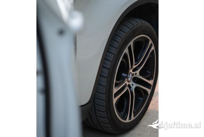 Noleggio Auto  a Tirana - 100 Euro