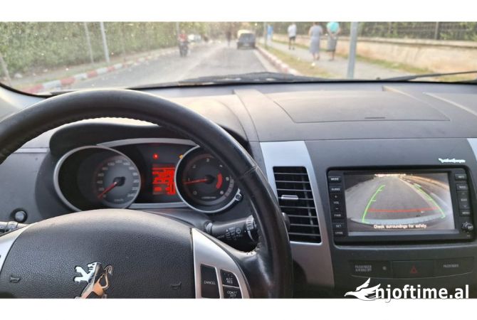 Makina me qera Peugeot 4x4,7 seats per vetem 33 euro 