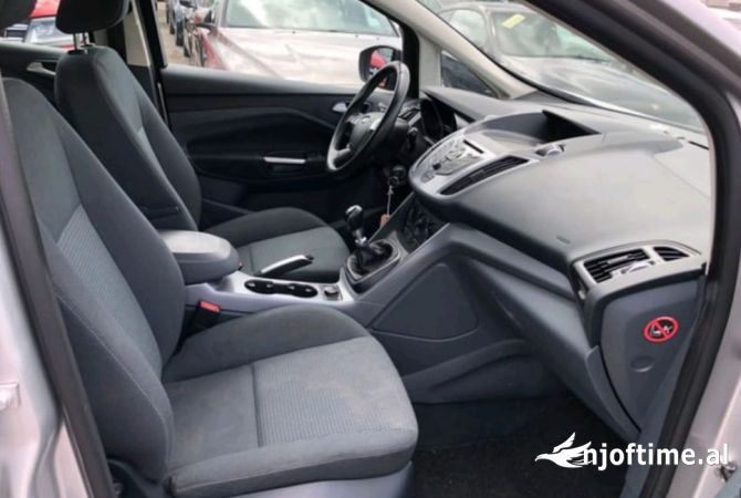 Makina me qera Ford C Max per vetem 28 euro dita + 7 dite 