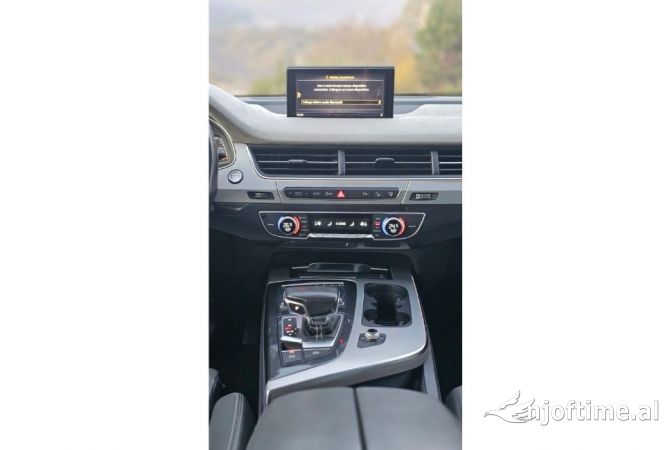 Makina me qera Audi Q7 Full Panoram, 7 vendeshe per vetem 160 euro dita