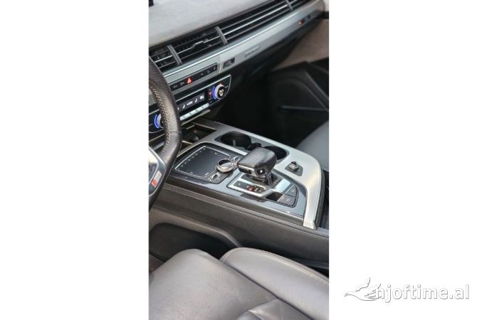 Makina me qera Audi Q7 Full Panoram, 7 vendeshe per vetem 160 euro dita