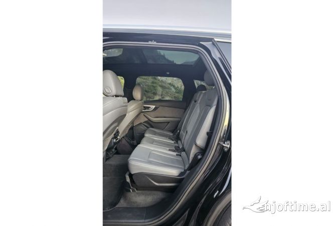 Makina me qera Audi Q7 Full Panoram, 7 vendeshe per vetem 160 euro dita