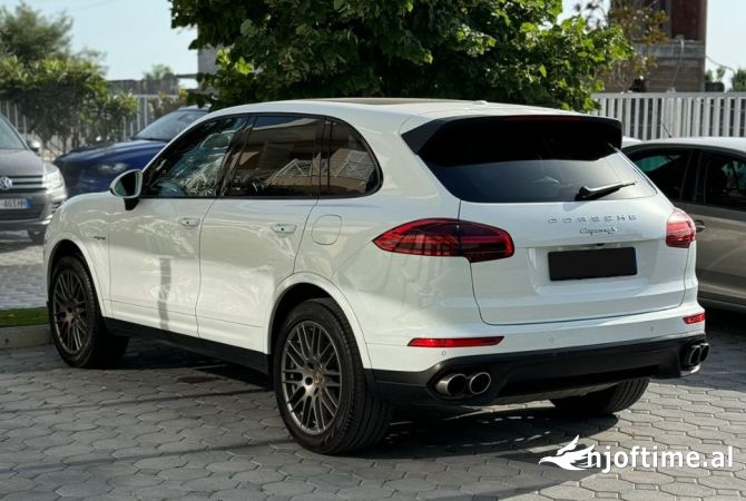 Noleggio Auto  a Tirana - 170 Euro