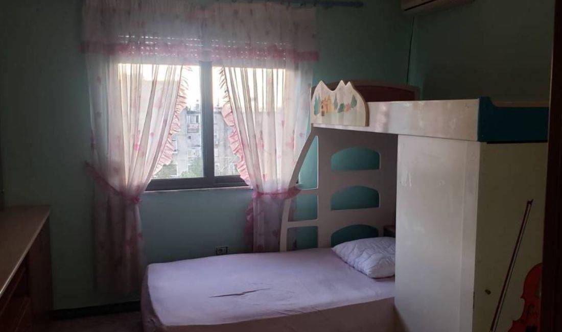 Shtepi ne shitje Apartament ne Tirane, 2+1, Mobilimi E mobiluar, Pagesa 88,000  Euro.