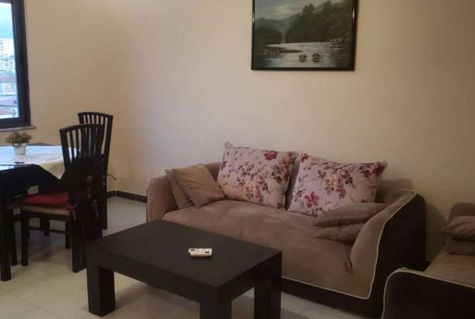 Shtepi ne shitje Apartament ne Tirane, 2+1, Mobilimi E mobiluar, Pagesa 88,000  Euro.