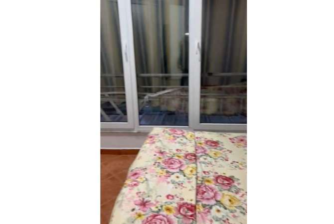 Shtepi me qera Apartament ne Tirane, 1+1, Mobilimi Pjeserisht e mobiluar, Pagesa 300  Euro.