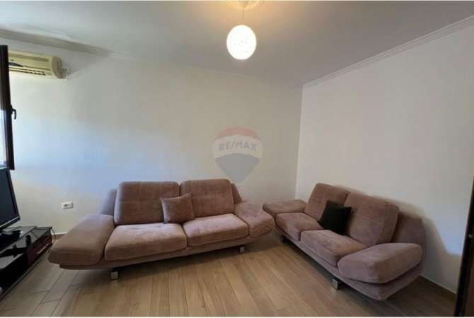 Shtepi me qera 2+1 ne Tirane - 600 Euro
