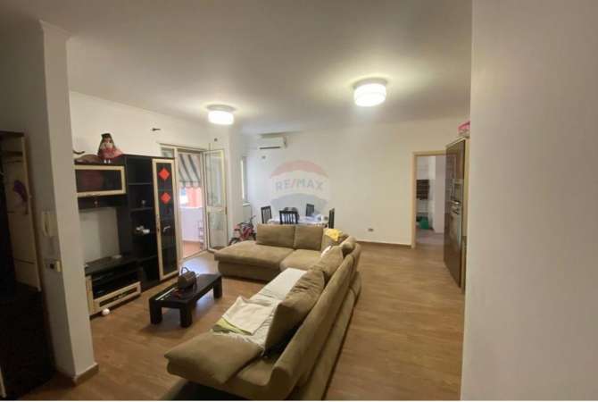 Shtepi me qera Apartament ne Tirane, 2+1, Mobilimi E mobiluar, Pagesa 500  Euro.