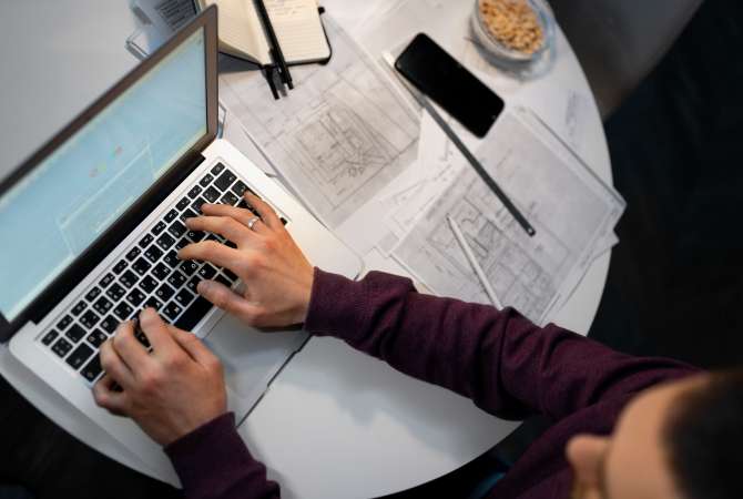 Njoftime Pune Arkitekt & Përpunues Grafik