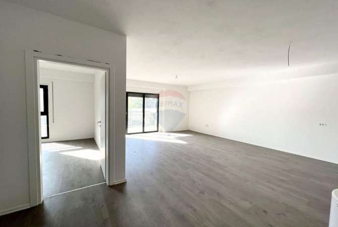 Ambient biznesi me qera 3+1 ne Tirane - 600 Euro