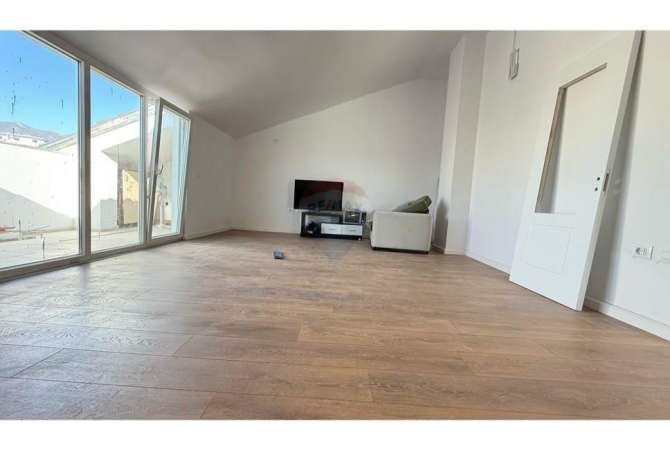 Shtepi me qera 2+1 ne Tirane - 450 Euro