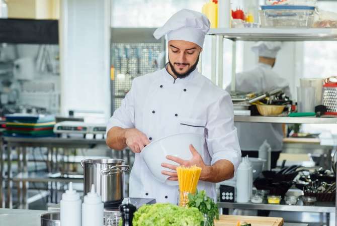 Job Offers Kuzhiner/e dhe Ndihems/e, Kamarier/e