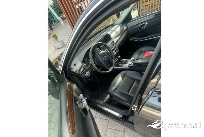 Makina me qera Mercedes Benz E class per vetem 40 euro dita