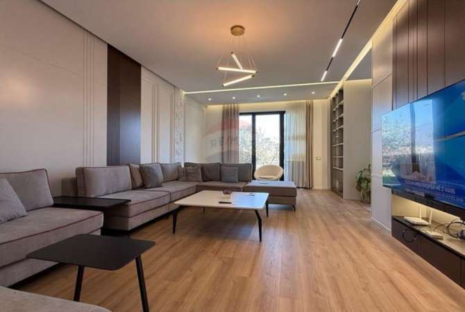 Shtepi me qera 3+1 ne Tirane - 2,200 Euro