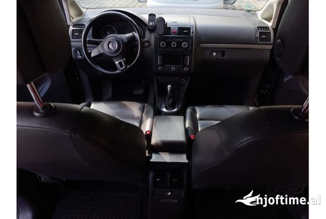 Makina me qera Volkswagen Turan me 55 euro dita 