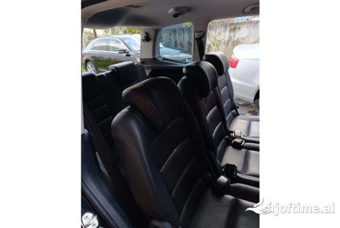 Makina me qera Volkswagen Turan me 55 euro dita 