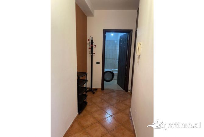 Shtepi me qera 1+1 ne Tirane - 40,000 Leke