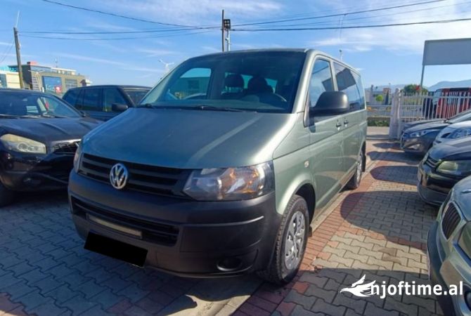 Furgon ekonomik Volkswagen 9 vendesh me qera duke filluar nga 65 euro dita 