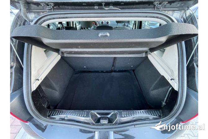 Makina me qera Dacia Sandero per vetem 35 euro dita 