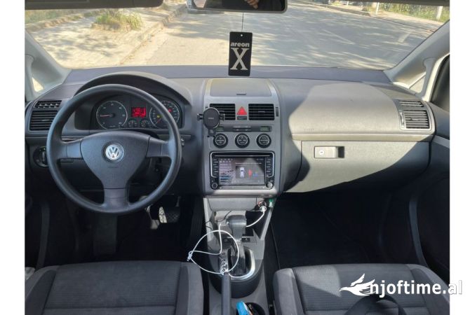 Makina me qera 7 vendeshe Volkswagen touran duke filluar nga 50 euro dita