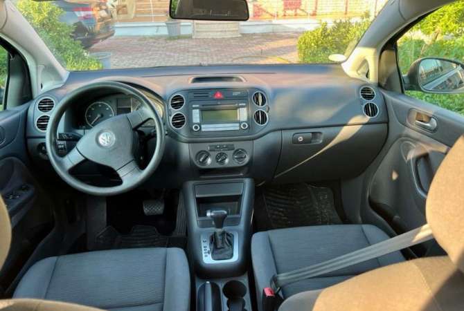  Jepet me qera Golf 5 plus duke filluar nga 55 euro dita