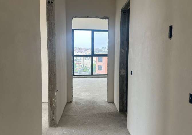 Shtepi ne shitje Apartament ne Tirane, 2+1, Mobilimi Bosh, pa mobiluar, Pagesa 245,600  Euro.