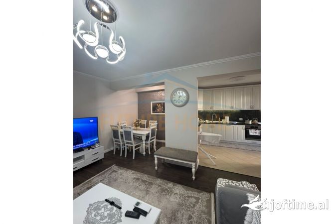 Shtepi ne shitje Apartament ne Tirane, 2+1, Mobilimi E mobiluar, Pagesa 280,000  Euro.