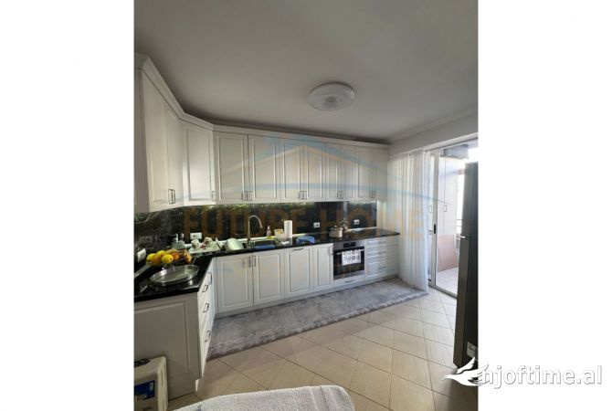 Shtepi ne shitje Apartament ne Tirane, 2+1, Mobilimi E mobiluar, Pagesa 280,000  Euro.