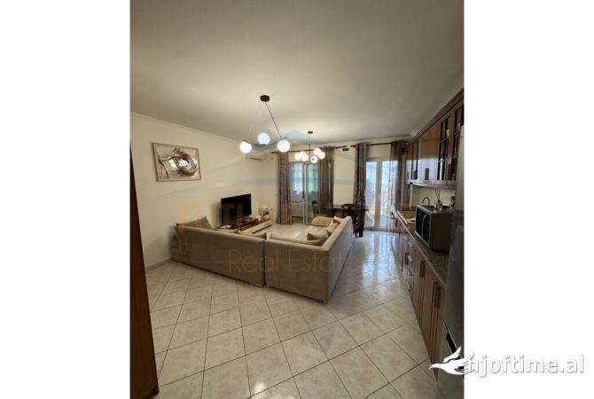 Shtepi ne shitje Apartament ne Tirane, 2+1, Mobilimi E mobiluar, Pagesa 160,000  Euro.