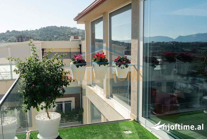 Shtepi me qera Penthose(kati i fundit panoramik) ne Tirane, 2+1, Mobilimi E mobiluar, Pagesa 1,500  Euro.