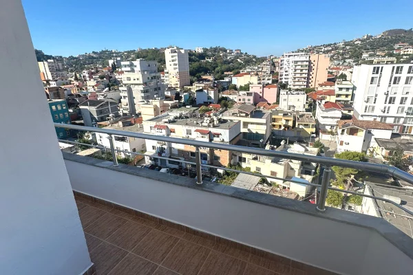 Shtepi ne shitje Apartament ne Durres, 2+1, Mobilimi Bosh, pa mobiluar, Pagesa 155,000  Euro.