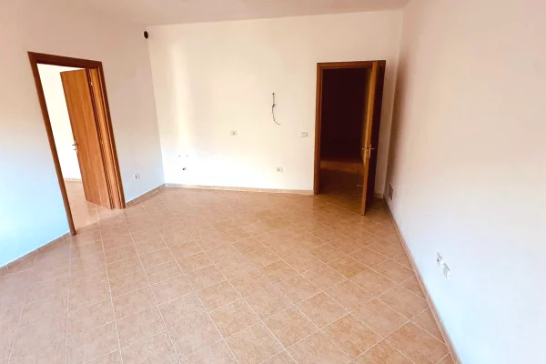 Shtepi ne shitje Apartament ne Durres, 2+1, Mobilimi Bosh, pa mobiluar, Pagesa 127,200  Euro.