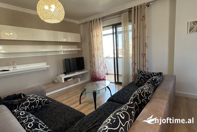 Shtepi me qera 3+1 ne Tirane - 900 Euro