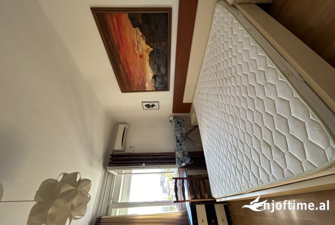 Shtepi me qera Apartament ne Tirane, 3+1, Mobilimi Pjeserisht e mobiluar, Pagesa 900  Euro.