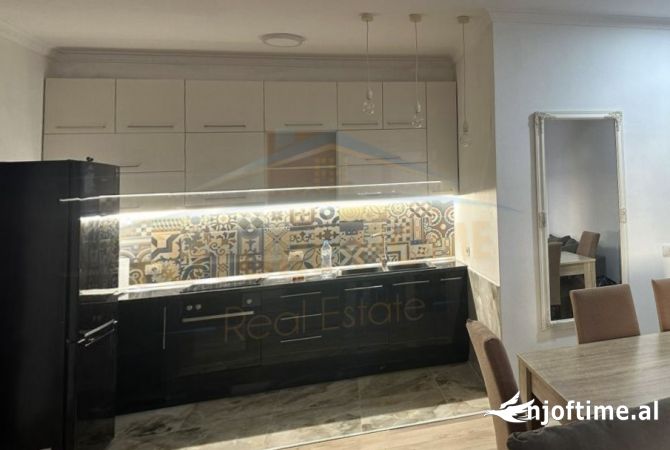 Shtepi me qera 2+1 ne Tirane - 400 Euro