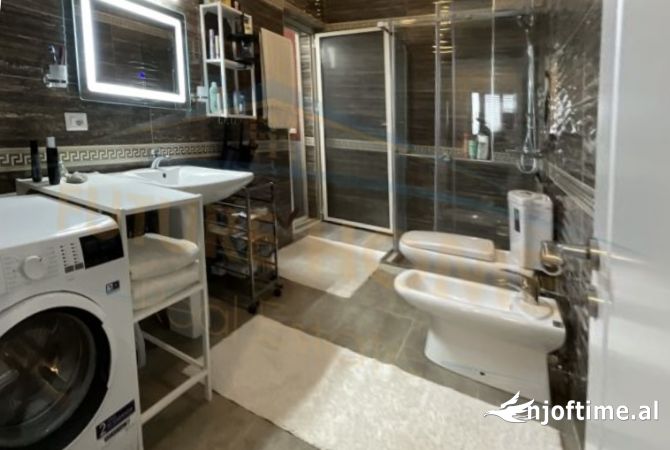 Shtepi ne shitje Apartament ne Tirane, 2+1, Mobilimi E mobiluar, Pagesa 110,000  Euro.