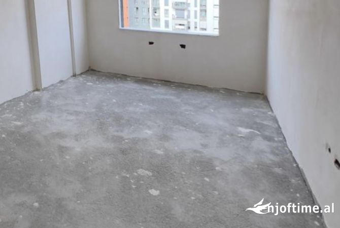 Shtepi ne shitje Apartament ne Tirane, 2+1, Mobilimi Bosh, pa mobiluar, Pagesa 152,500  Euro.