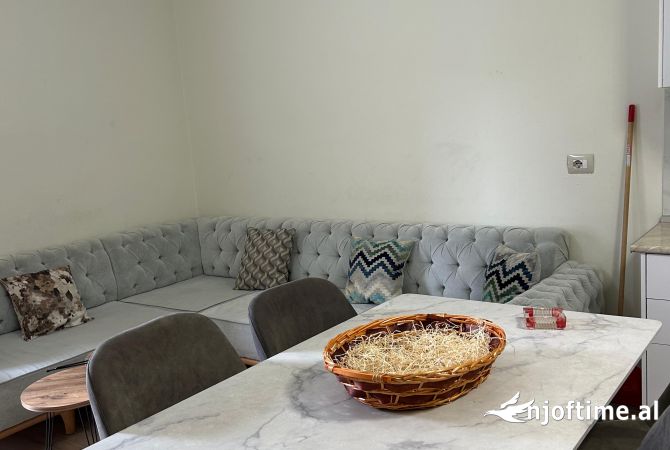 Shtepi me qera Apartament ne Tirane, 2+1, Mobilimi E mobiluar, Pagesa 600  Euro.