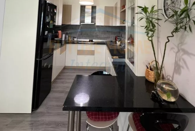 Shtepi me qera 2+1 ne Tirane - 450 Euro
