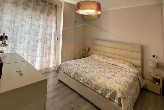 Shtepi me qera Apartament ne Tirane, 2+1, Mobilimi E mobiluar, Pagesa 450  Euro.