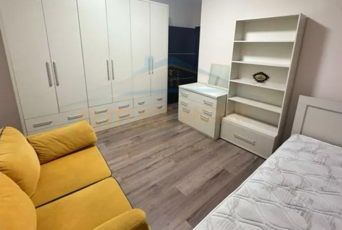 Shtepi me qera 2+1 ne Tirane - 450 Euro