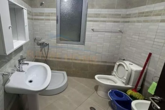 Shtepi me qera Apartament ne Tirane, 2+1, Mobilimi E mobiluar, Pagesa 450  Euro.