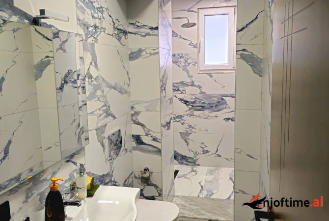 Ambjent zyrash per qira te 21 Dhjetori 