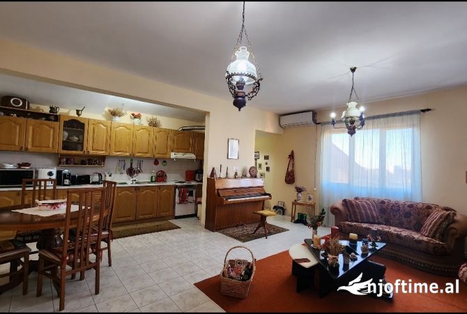 Shtepi ne shitje 3+1 ne Tirane - 155,000 Euro
