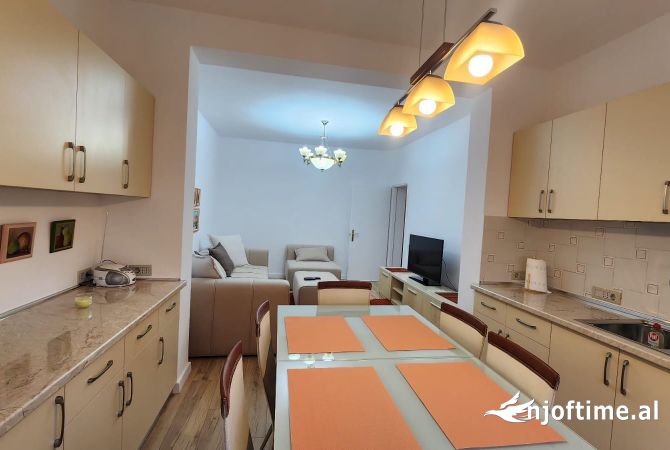 Shtepi me qera 2+1 ne Tirane - 700 Euro