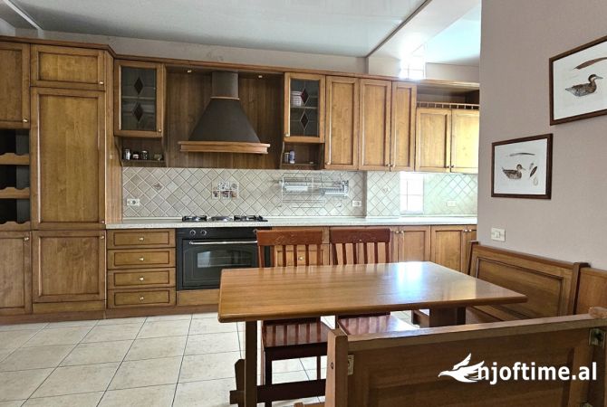 Shtepi me qera 2+1 ne Tirane - 750 Euro
