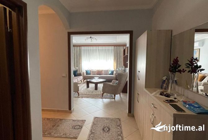 Shtepi me qera 2+1 ne Tirane - 1,000 Euro