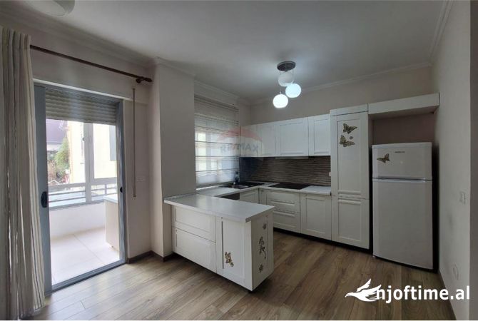 Shtepi ne shitje Apartament ne Tirane, 2+1, Mobilimi E mobiluar, Pagesa 216,000  Euro.