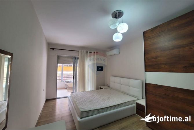Shtepi ne shitje Apartament ne Tirane, 2+1, Mobilimi E mobiluar, Pagesa 216,000  Euro.